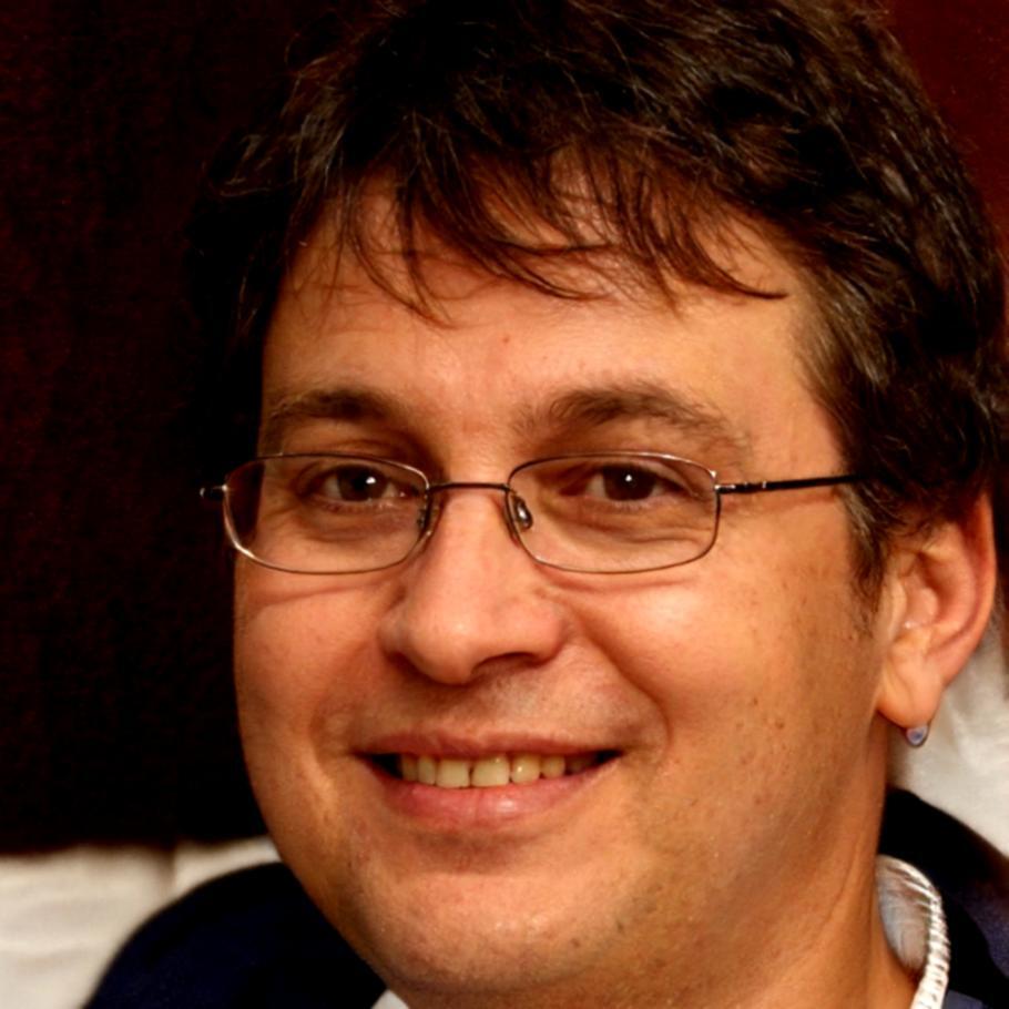 Portrait de Thomas expert en bachata moderne et technique de danse